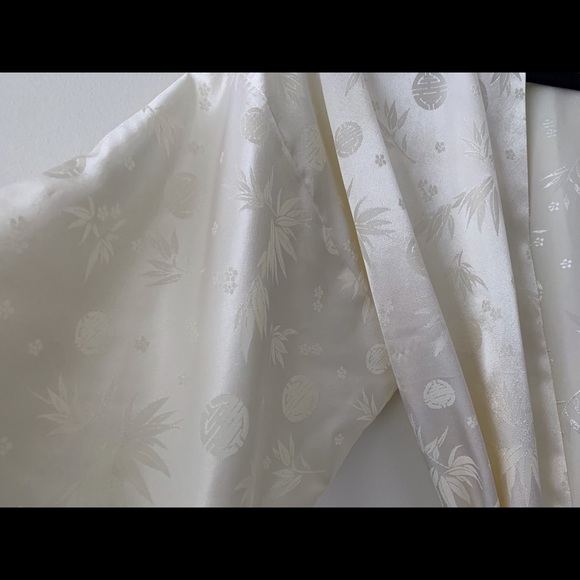 Silky Ivory Asian Printed Robe XS/S - Picture 5 of 8